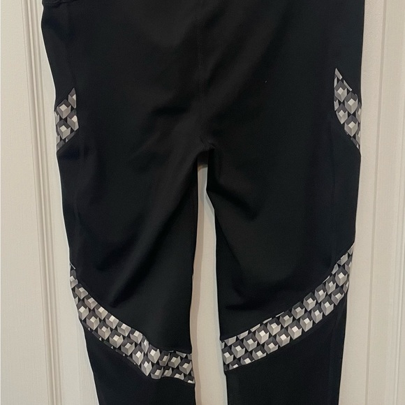 GapFit High Rise 7/8 Leggings in Eclipse - Picture 3 of 7
